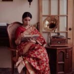 Premium handwoven Kataan Silk Banarasi saree in maroon with floral Meenakari work and intricate zari border and pallu